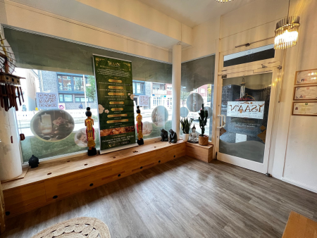 Isaan Thai Massage - Wellness Münster – Ein Ort voller Ruhe – der erste Schritt in unser Studio führt Sie direkt in eine Welt der Entspannung. Unsere Dekoration verbindet Tradition und Moderne auf harmonische Weise.