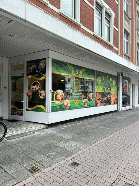 Isaan Thai Massage - Wellness Münster – Unsere liebevoll gestaltete Fensterfront macht sofort Lust auf Entspannung. Schon von außen spüren Sie die wohltuende Atmosphäre von Isaan Thai Massage.