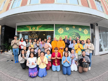 Isaan Thai Massage - Wellness Münster – Ein besonderer Moment mit unserer Gemeinschaft – wir freuen uns über jeden Gast und heißen Sie mit einem Lächeln willkommen, ganz gleich ob allein oder in Begleitung.